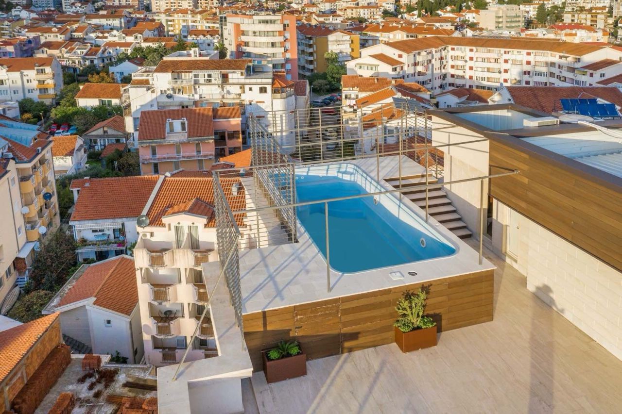 Piso en Budva, Montenegro, 396 m² - imagen 1