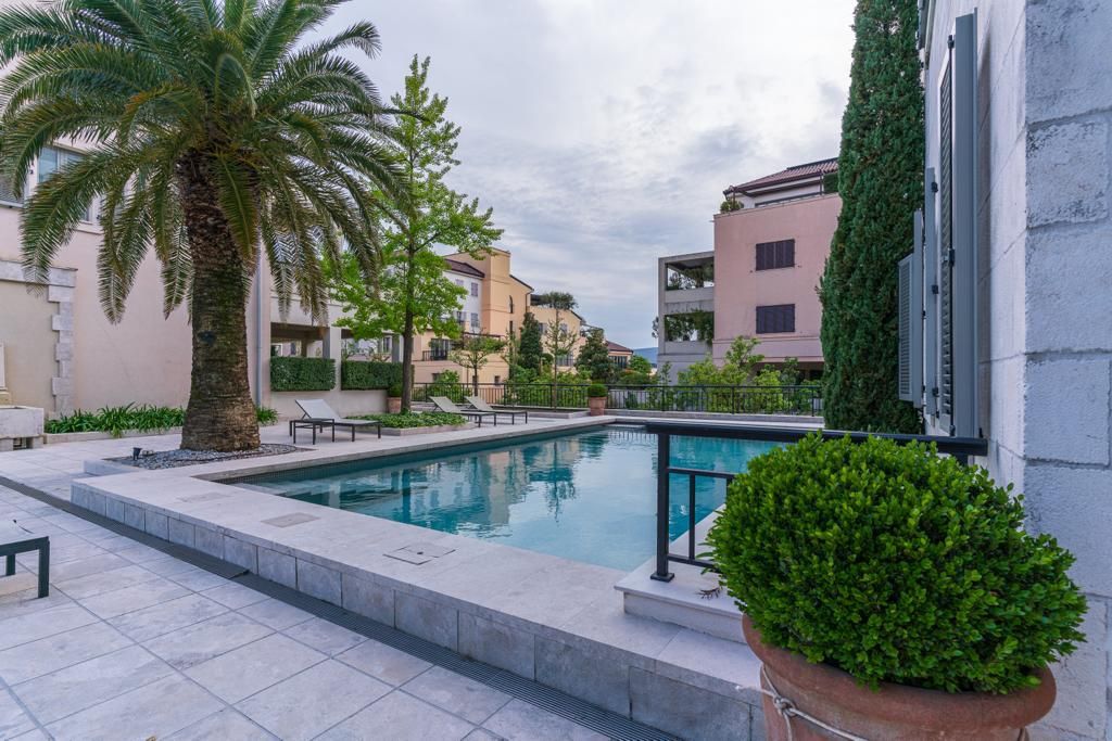 Piso en Tivat, Montenegro, 122 m² - imagen 1