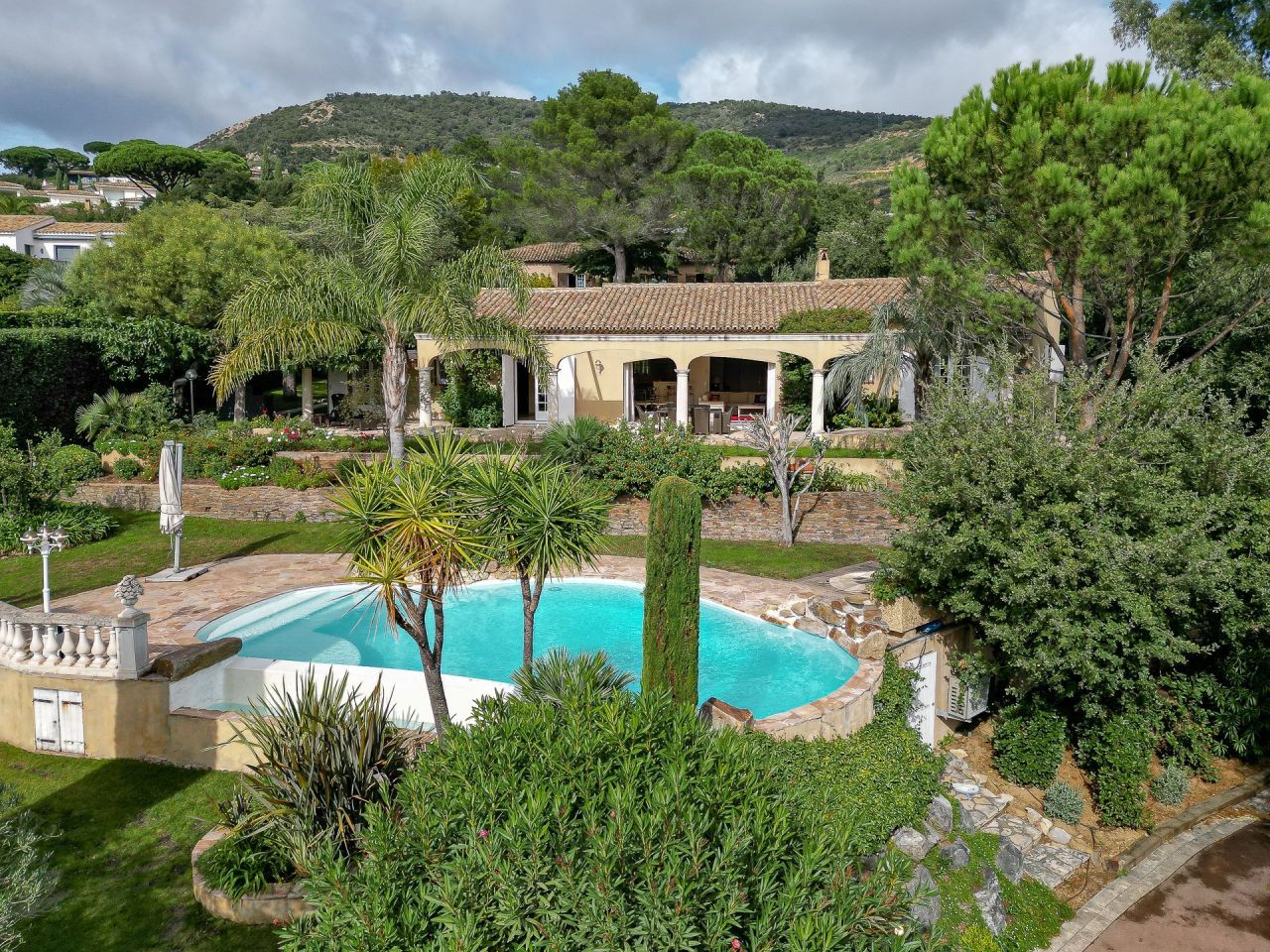 Villa in Saint-Tropez, France, 280 m² - picture 1