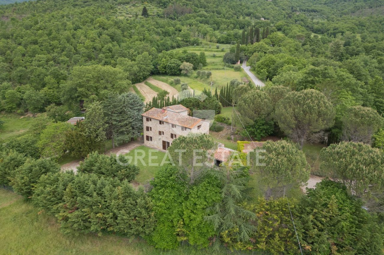 House in Cortona, Italy, 442.3 m² - picture 1