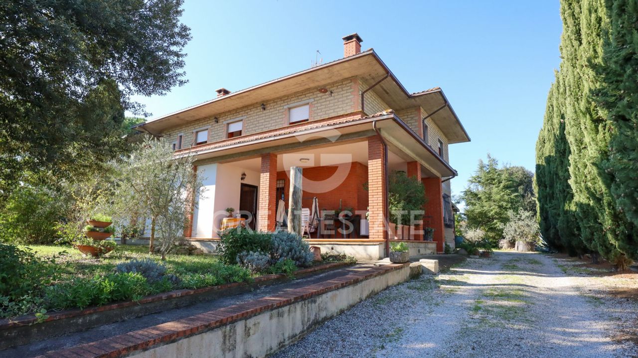 Villa in Paciano, Italy, 304.1 m² - picture 1