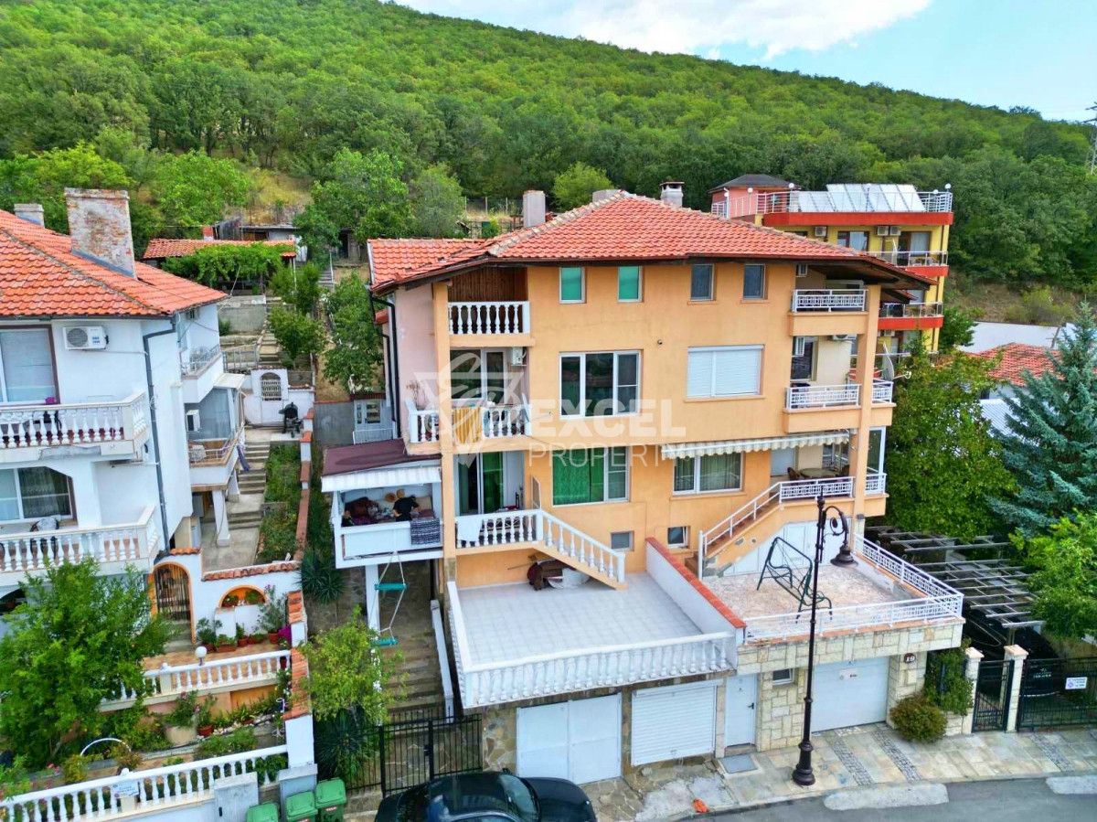 Villa in Sveti Vlas, Bulgaria, 330 m² - picture 1