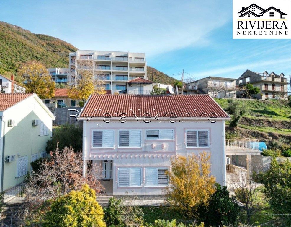 Casa en Herceg-Novi, Montenegro, 225 m² - imagen 3