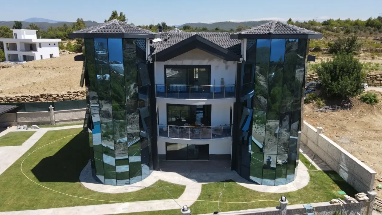 Villa en Incekum, Turquia, 660 m² - imagen 1