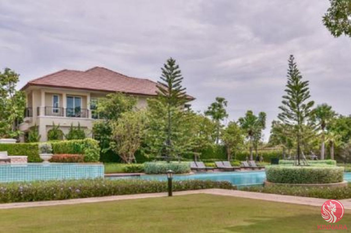 Villa en Prachuap Khiri Khan, Tailandia, 280 m² - imagen 1