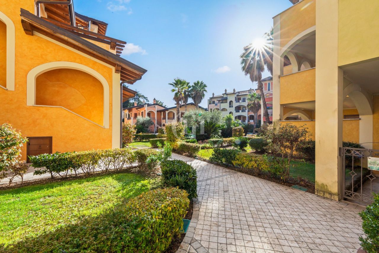 Apartamento por Lago de Garda, Italia, 72 m² - imagen 3