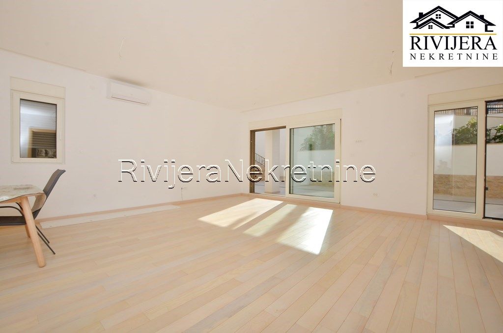 Flat in Herceg-Novi, Montenegro, 40 m² - picture 1