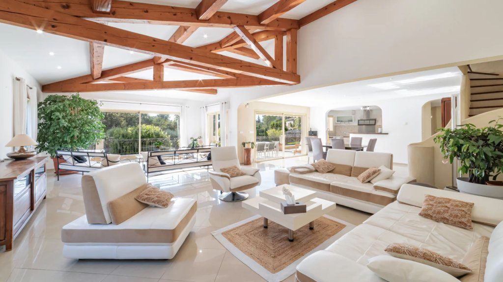 Villa à Mougins, France, 206 m² - image 2