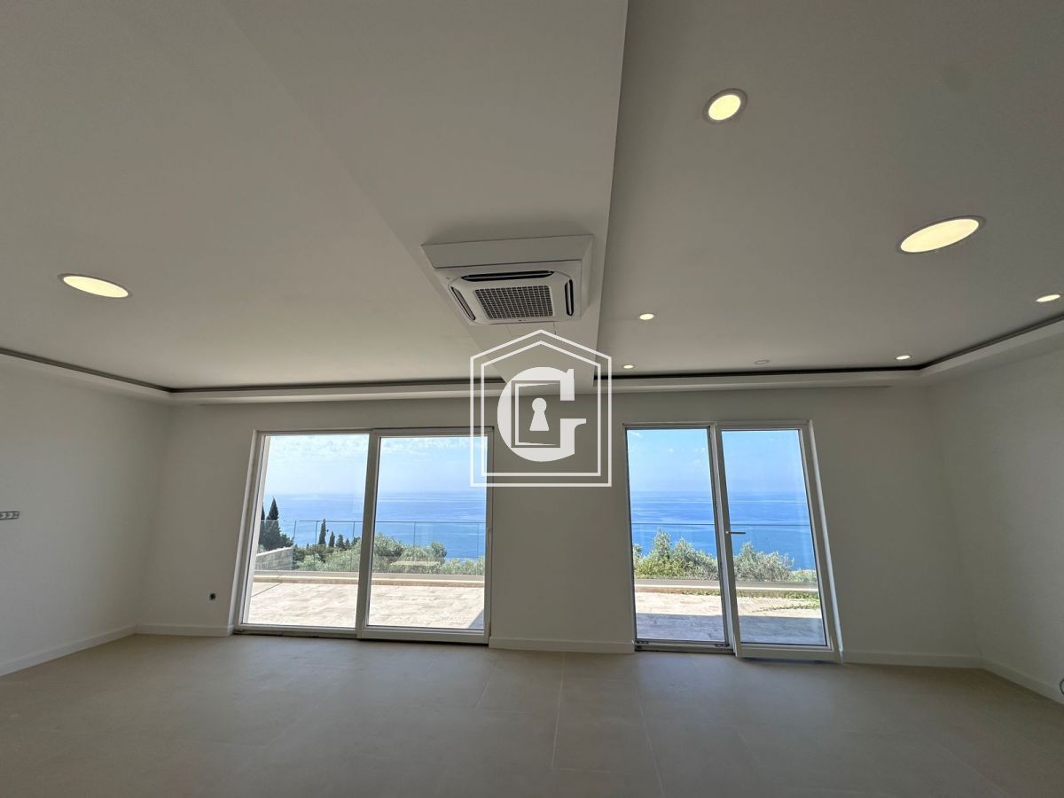 Villa en Rezevici, Montenegro, 217 m² - imagen 2