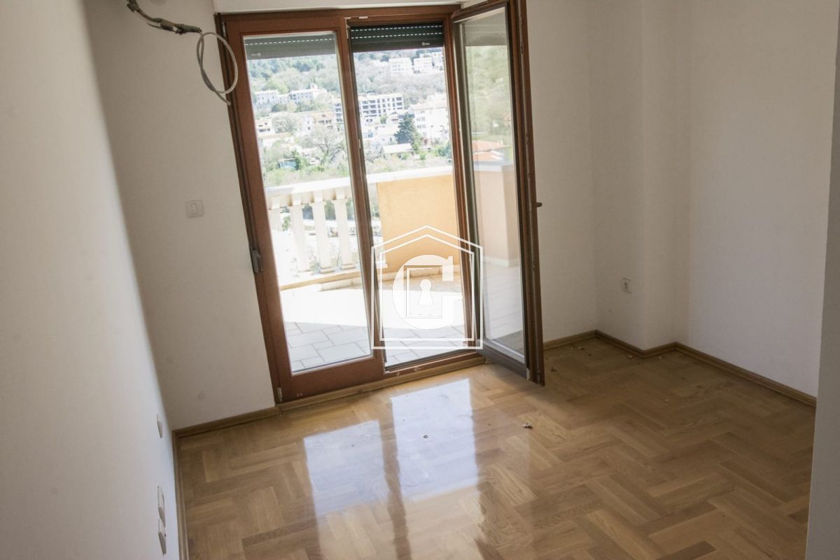 Apartment in Budva, Montenegro, 111 m² - picture 8