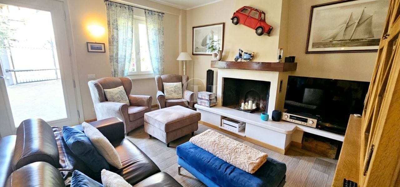 Villa por Lago de Garda, Italia, 189 m² - imagen 4