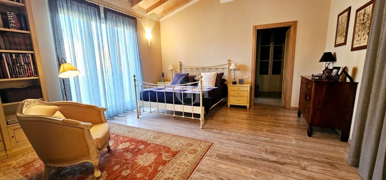 Villa por Lago de Garda, Italia, 189 m² - imagen 12