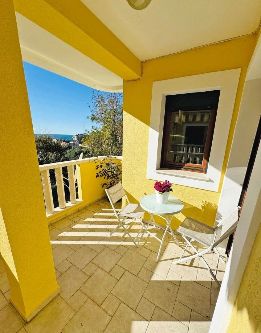 Piso en Petrovac, Montenegro, 120 m² - imagen 1