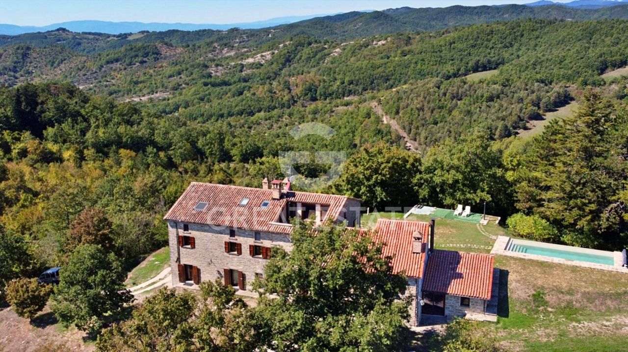 Haus in Citta di Castello, Italien, 600 m² - Foto 1