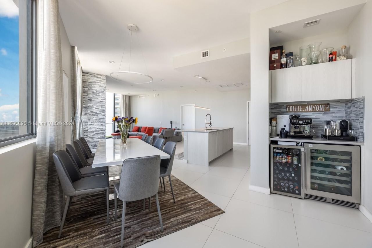 Penthouse in Miami, USA, 220 m² - picture 6