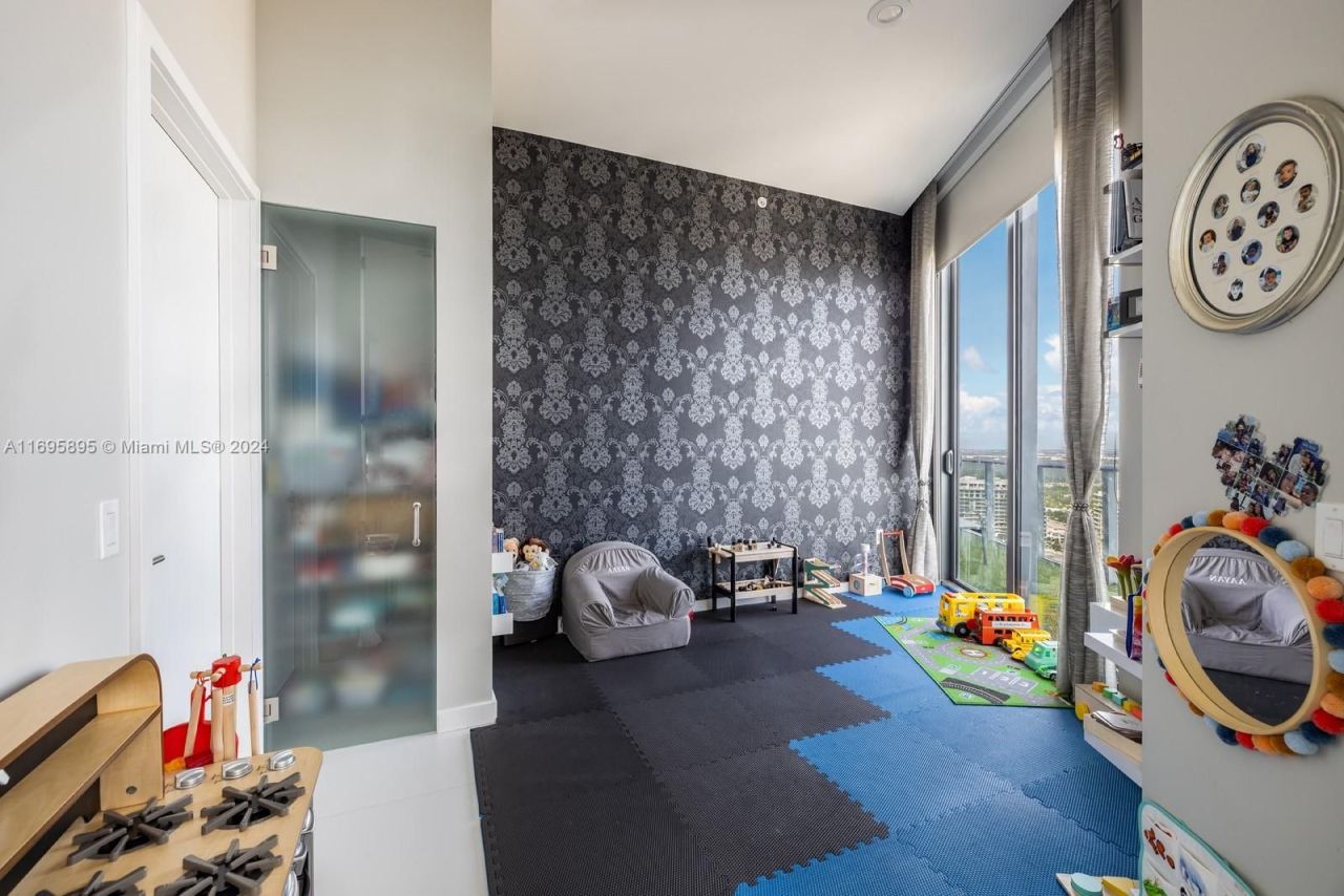 Penthouse in Miami, USA, 220 m² - picture 14