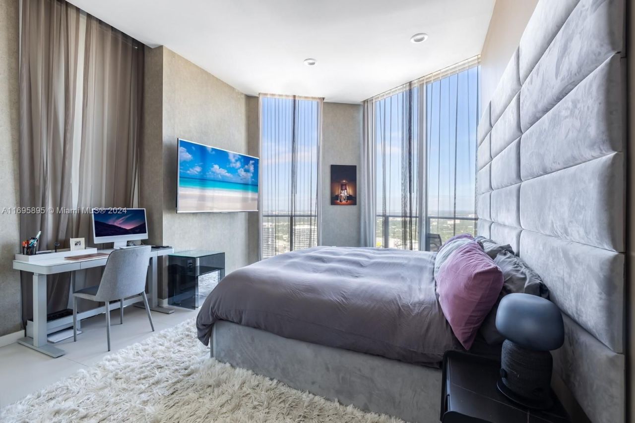 Penthouse in Miami, USA, 220 m² - picture 8