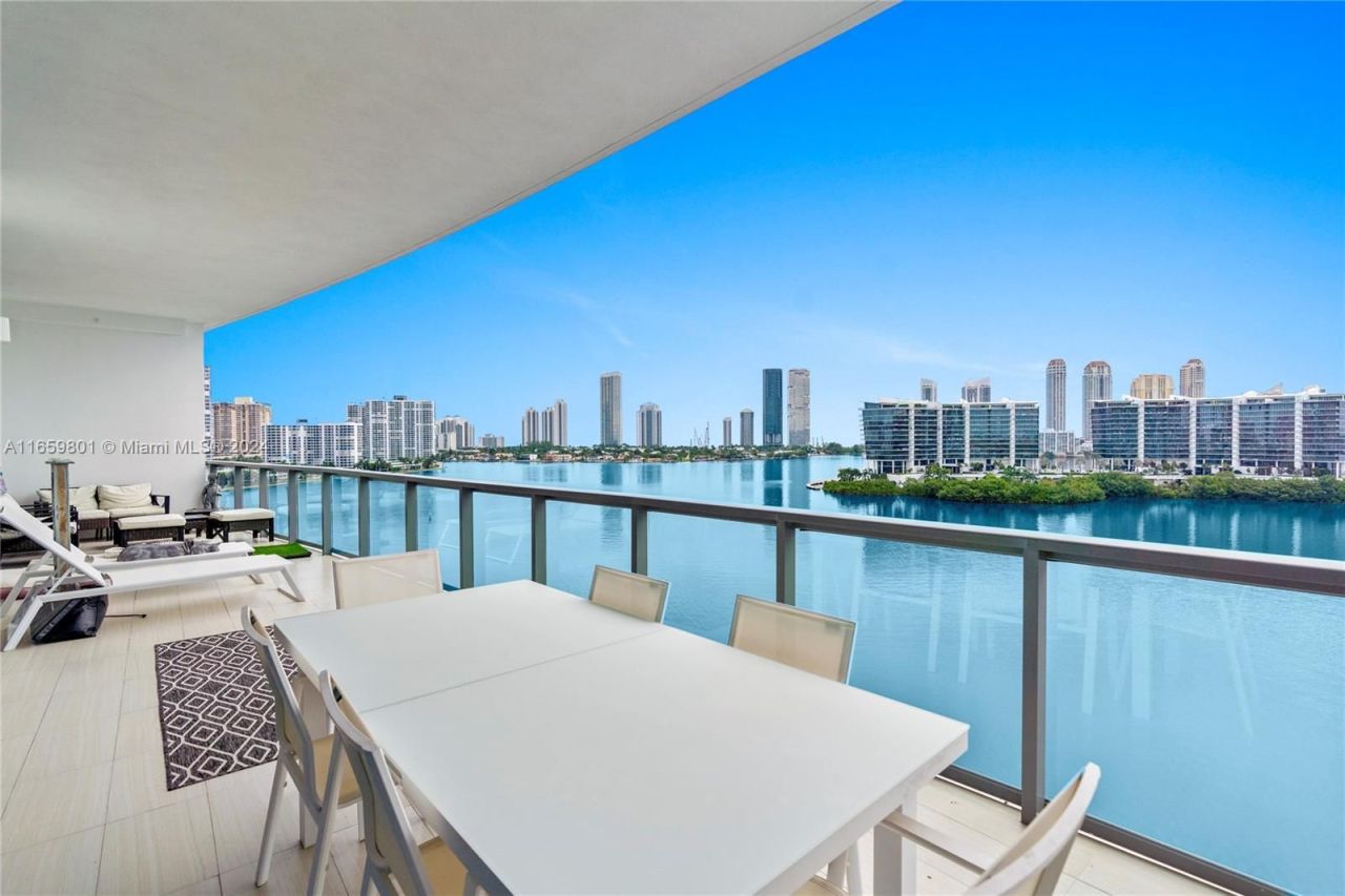 Penthouse in Miami, USA, 280 m² - picture 1