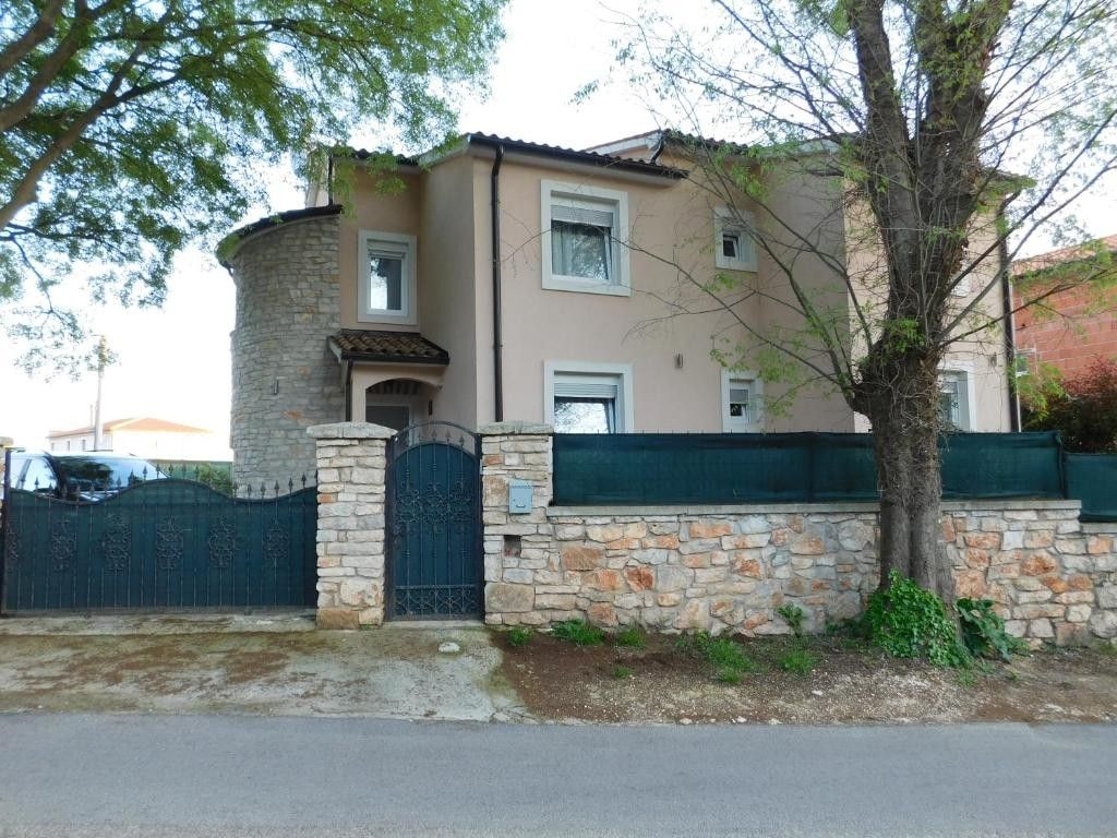 House in Pula, Croatia, 250 m² - picture 1