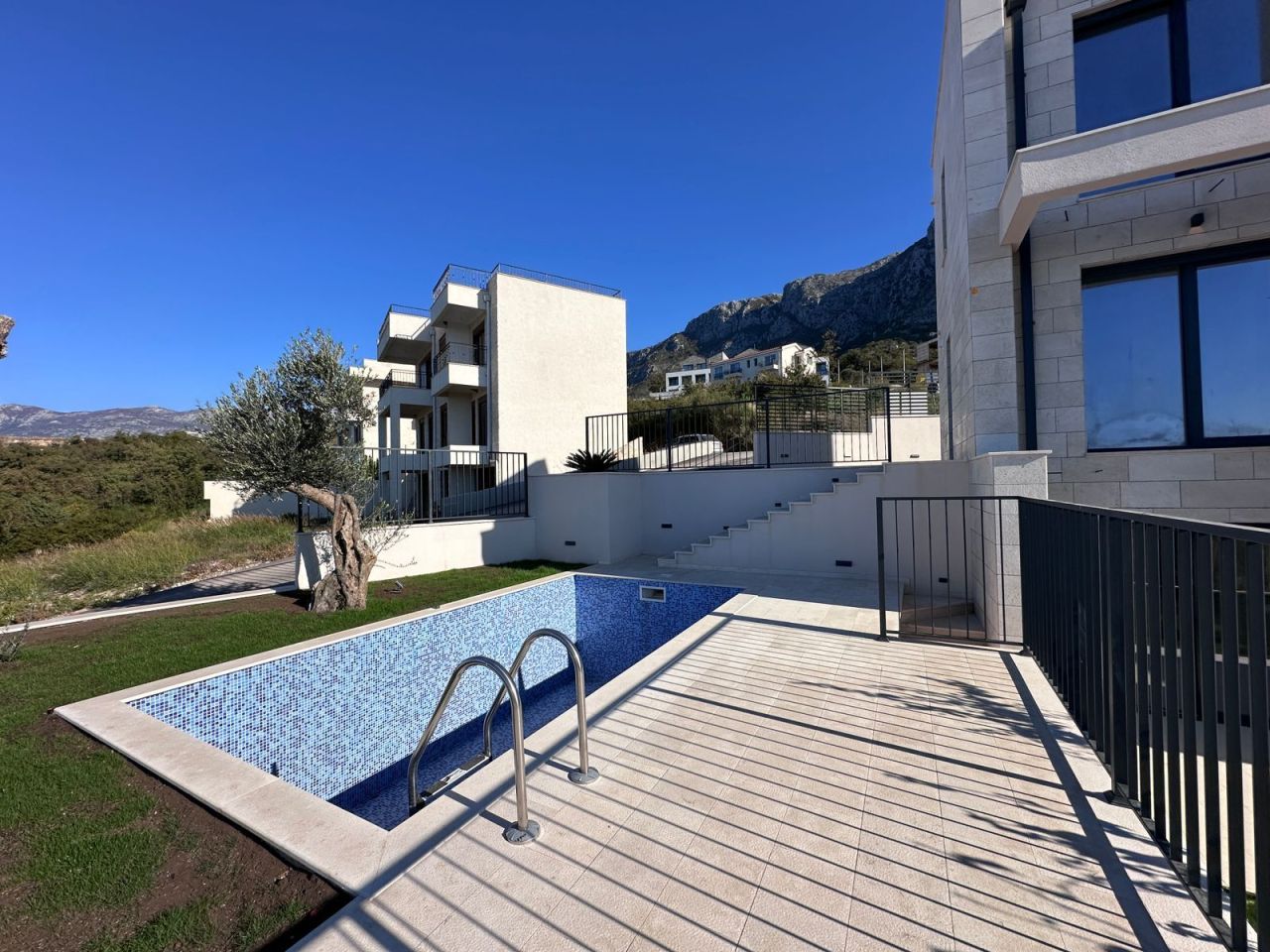 Stadthaus in Rezevici, Montenegro, 140 m² - Foto 2