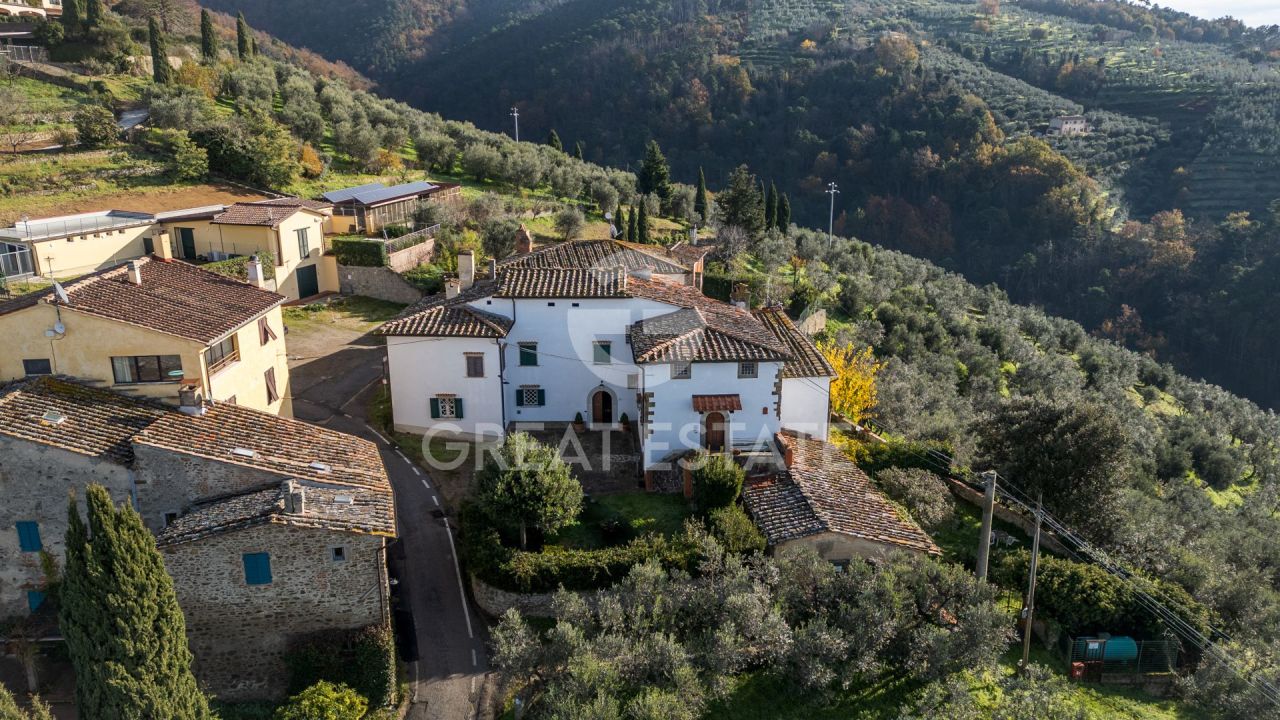 Maison à Vinci, Italie, 239 m² - image 1