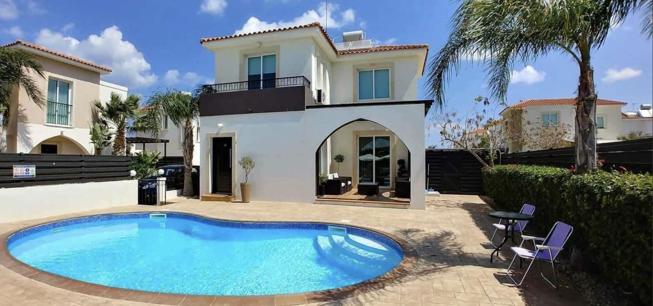 Maison à Protaras, Chypre, 300 m² - image 1