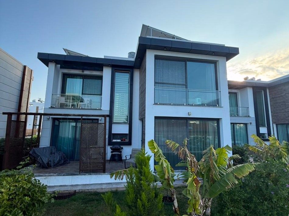 Villa in Alsancak, Zypern, 160 m² - Foto 1