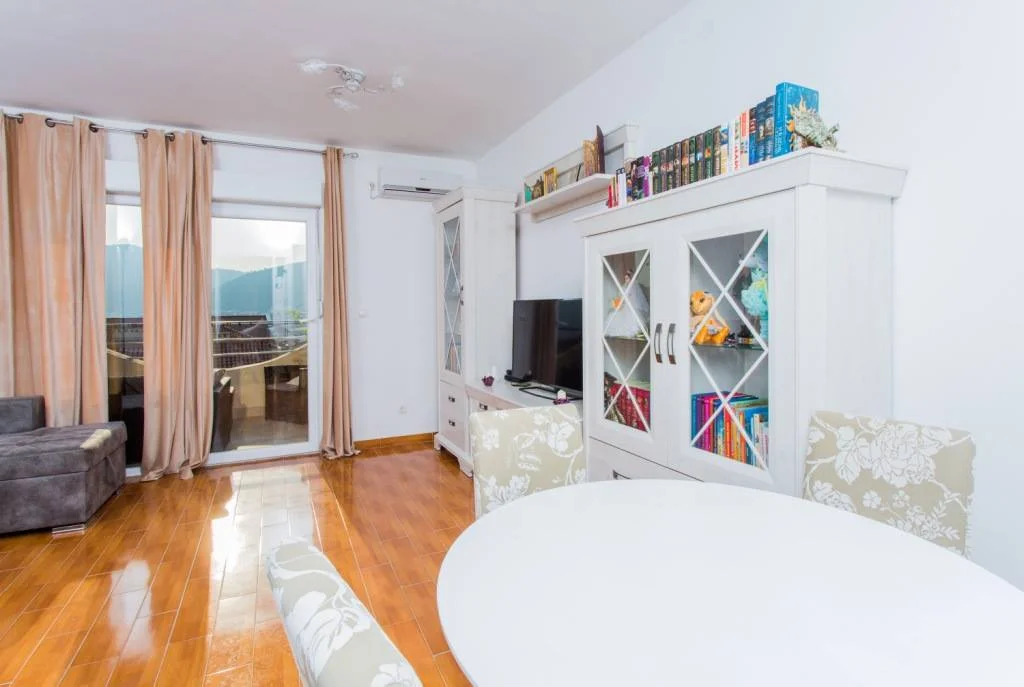 Piso en Budva, Montenegro, 53 m² - imagen 1