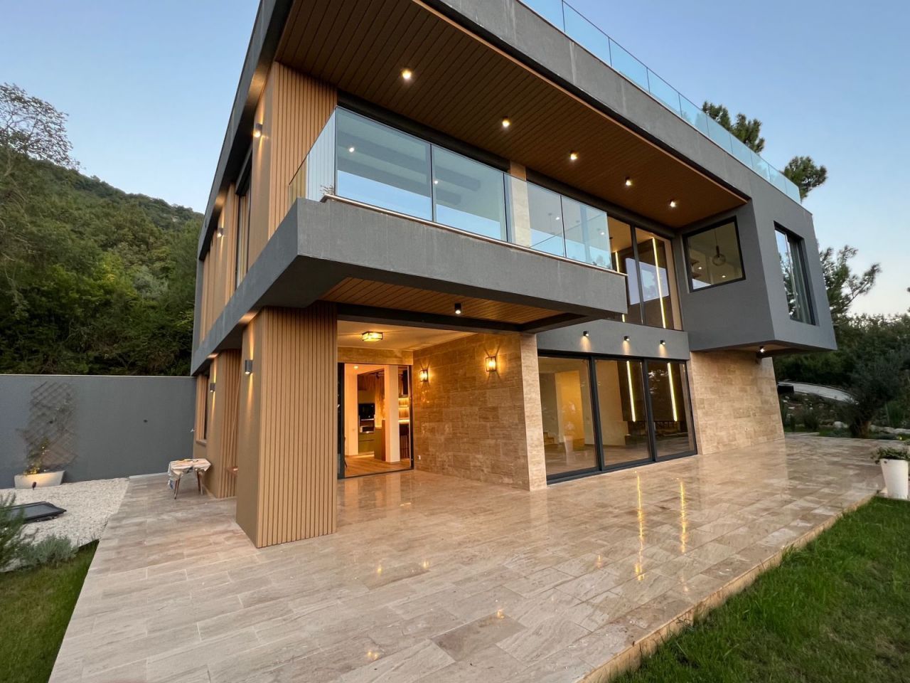 Villa en Tivat, Montenegro, 317 m² - imagen 1