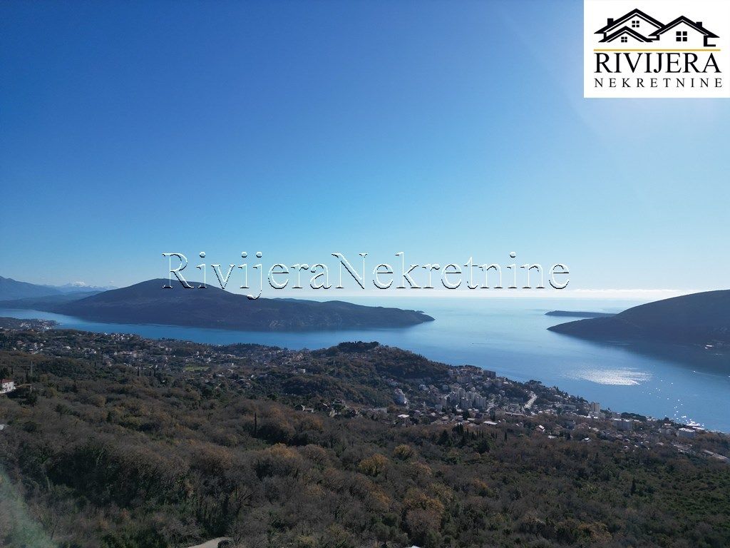 Terrain à Herceg-Novi, Monténégro, 2 306 m² - image 1