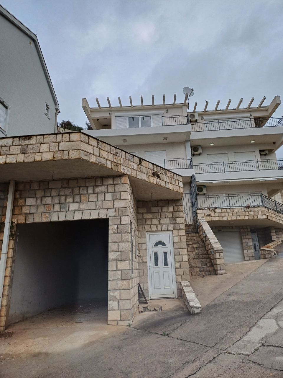 Villa en Rezevici, Montenegro, 279 m² - imagen 10