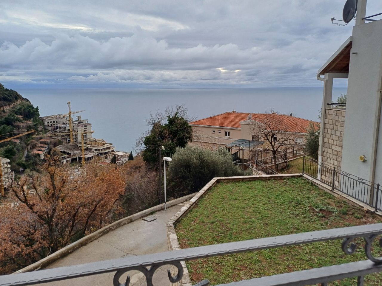 Villa en Rezevici, Montenegro, 279 m² - imagen 4