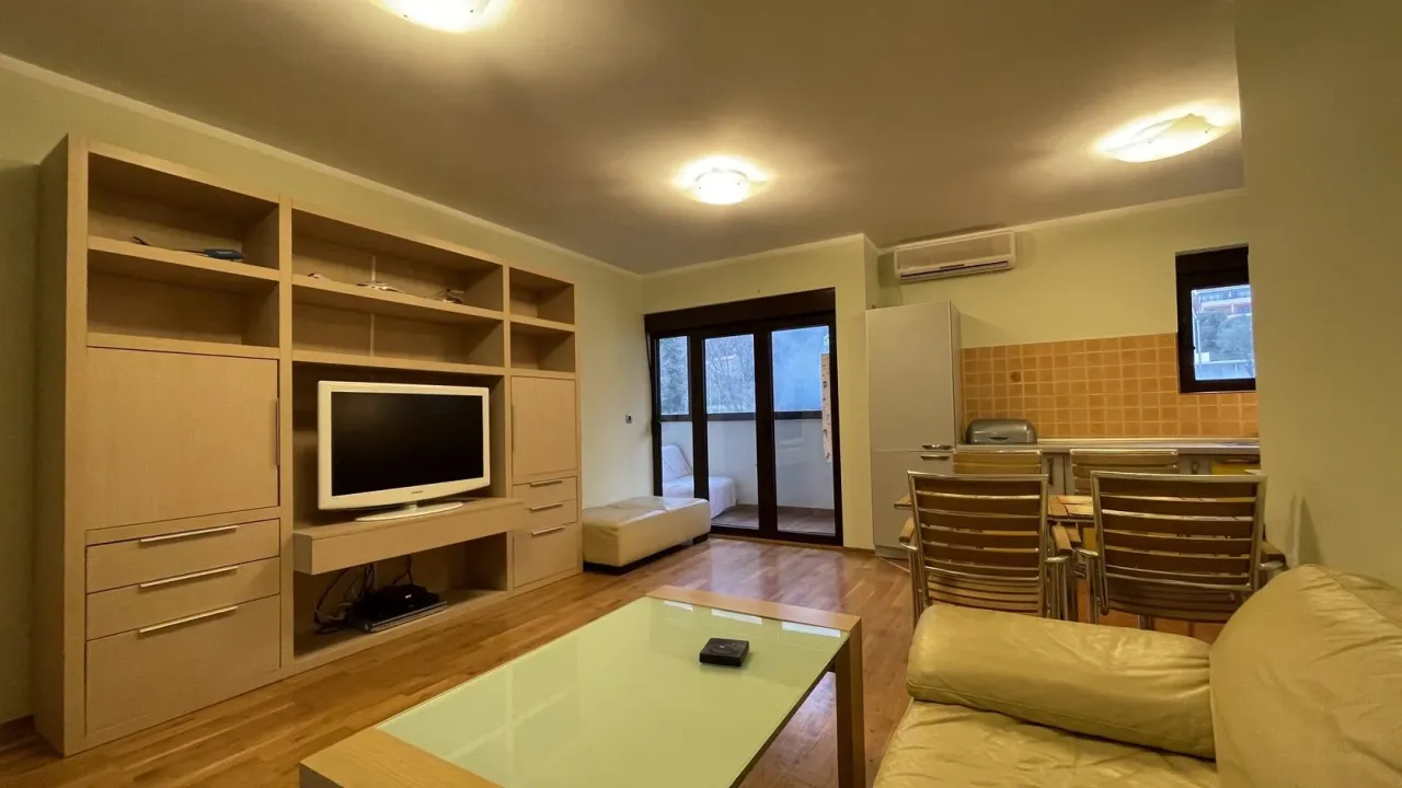 Appartement à Petrovac, Monténégro, 58 m² - image 1