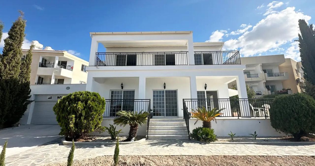 House in Peyia, Cyprus, 250 m² - picture 1