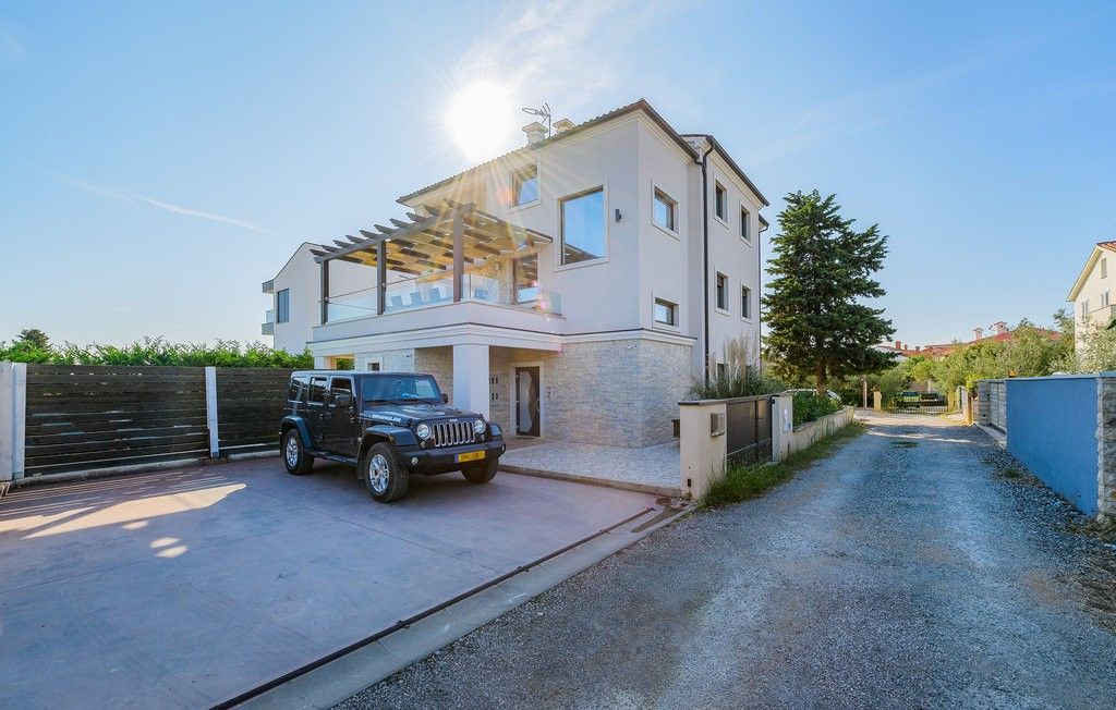 House in Fazana, Croatia, 340 m² - picture 2