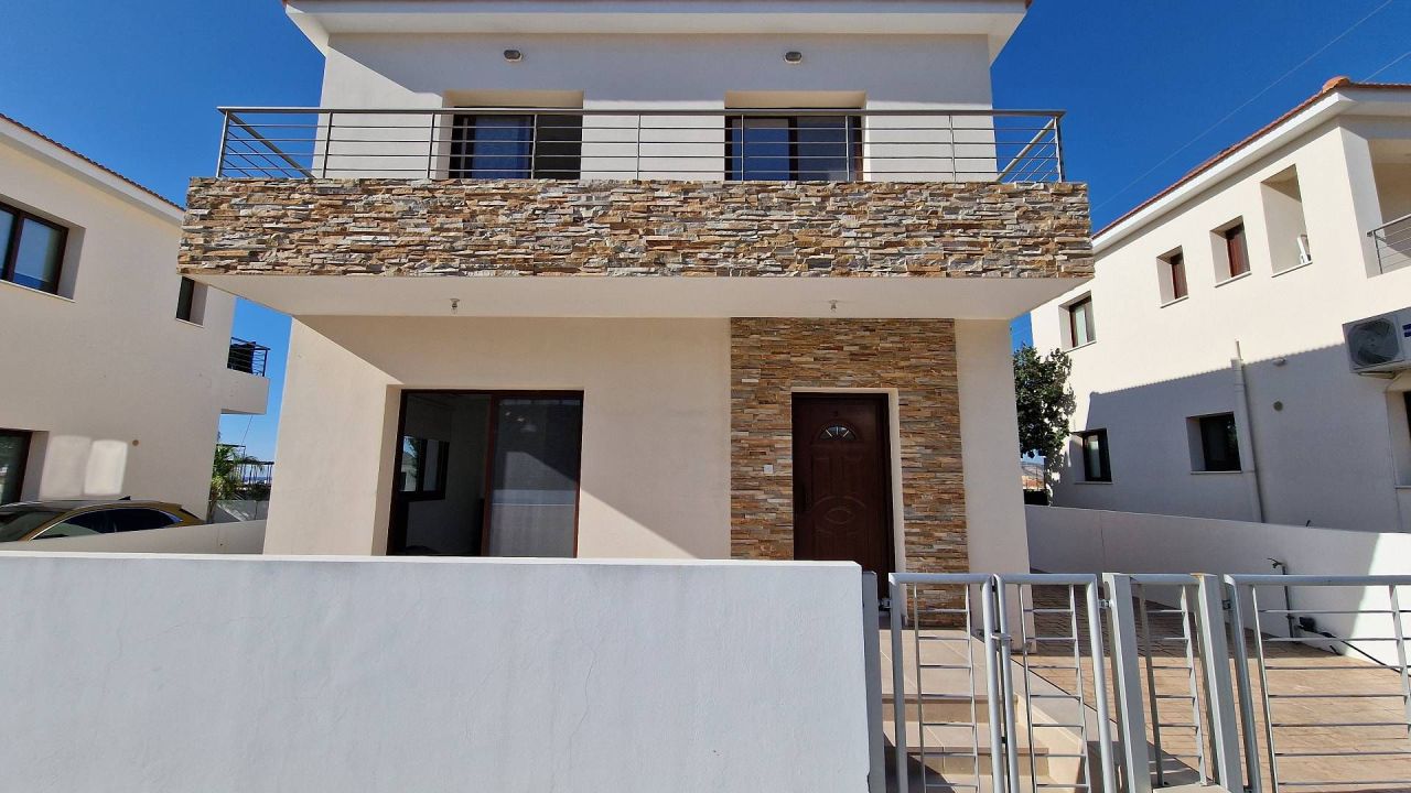 House in Larnaca, Cyprus, 140 m² - picture 1