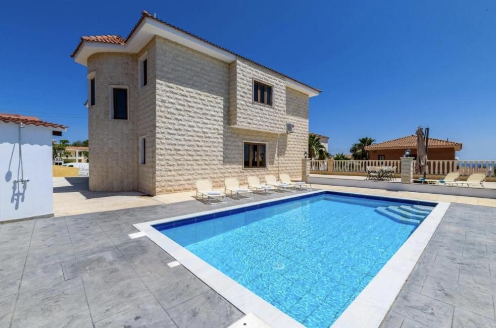 House in Agia Napa, Cyprus, 300 m² - picture 1