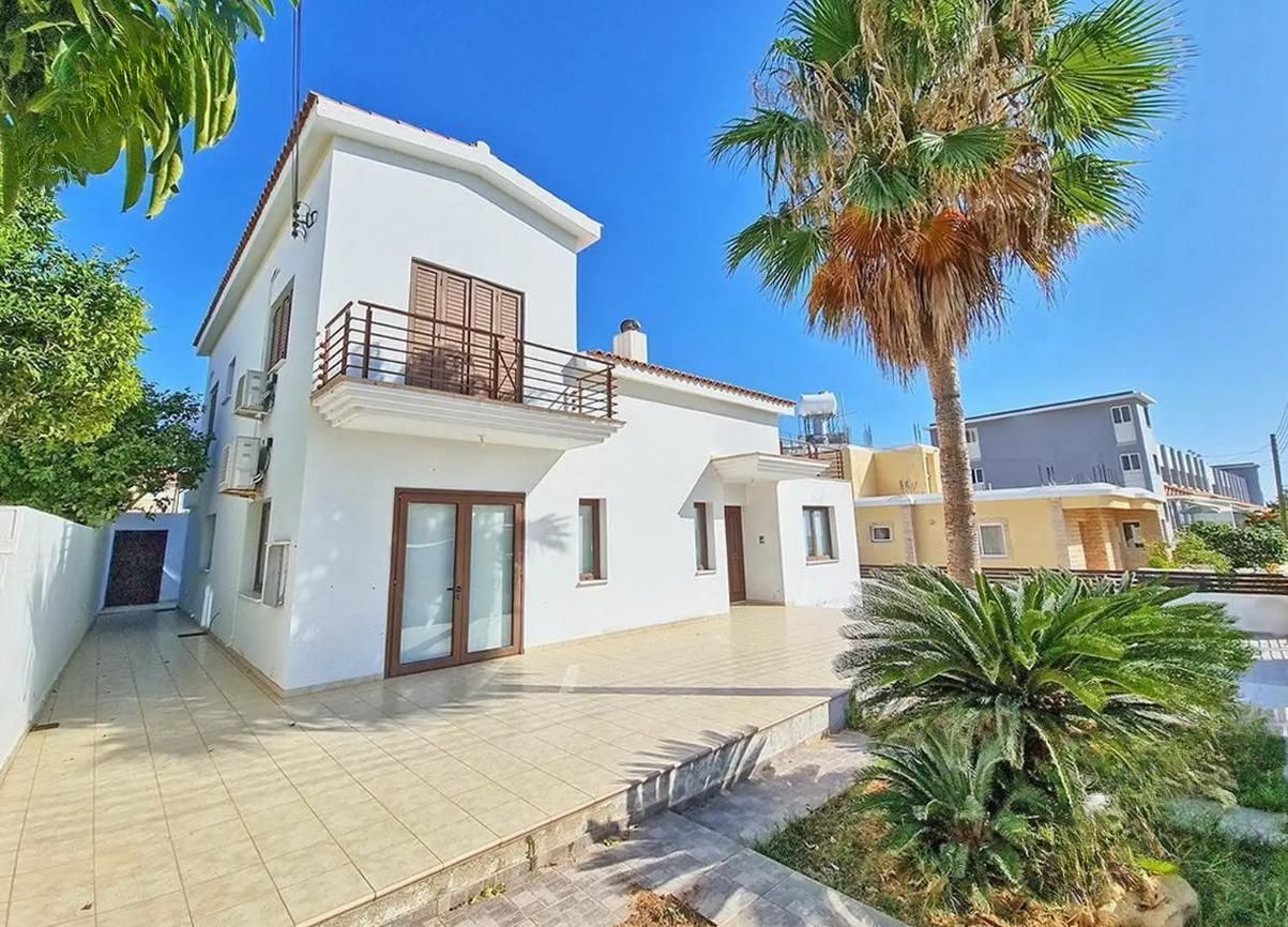 Haus in Paralimni, Zypern, 385 m² - Foto 1