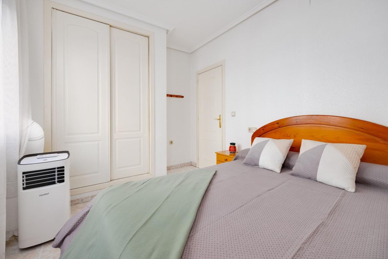 Flat in Torrevieja, Spain, 60 m² - picture 11