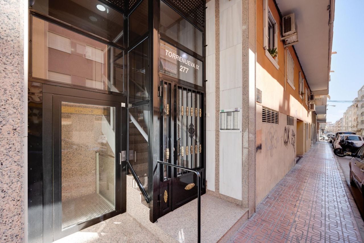 Flat in Torrevieja, Spain, 60 m² - picture 14