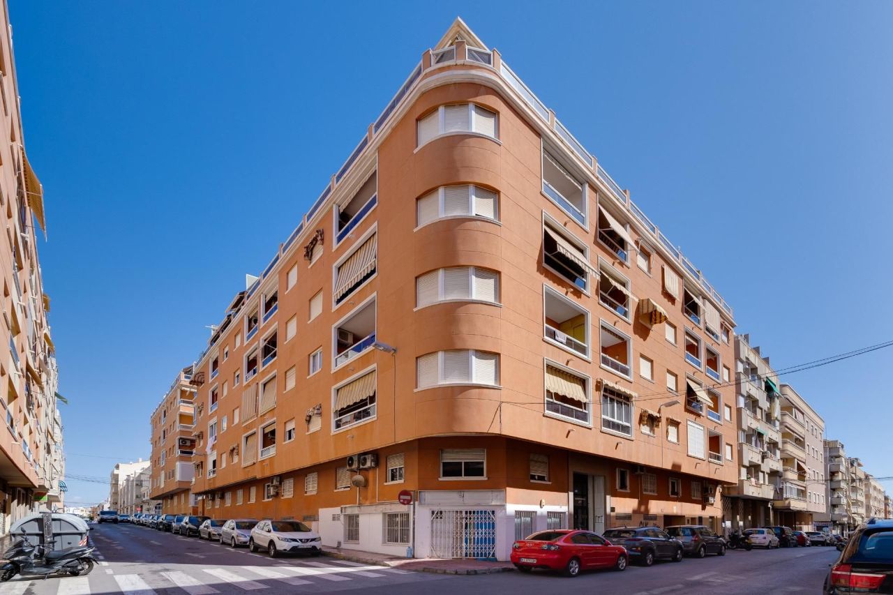 Appartement à Torrevieja, Espagne, 60 m² - image 1