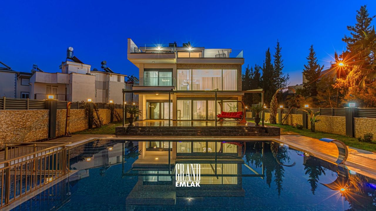 Villa in Antalya, Turkey, 650 m² - picture 1