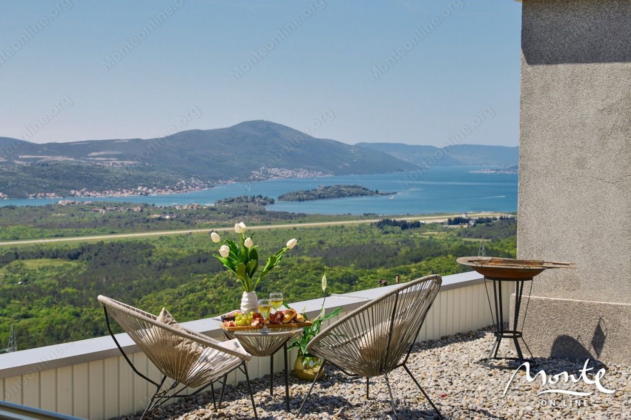 Villa in Tivat, Montenegro, 220 m² - picture 1