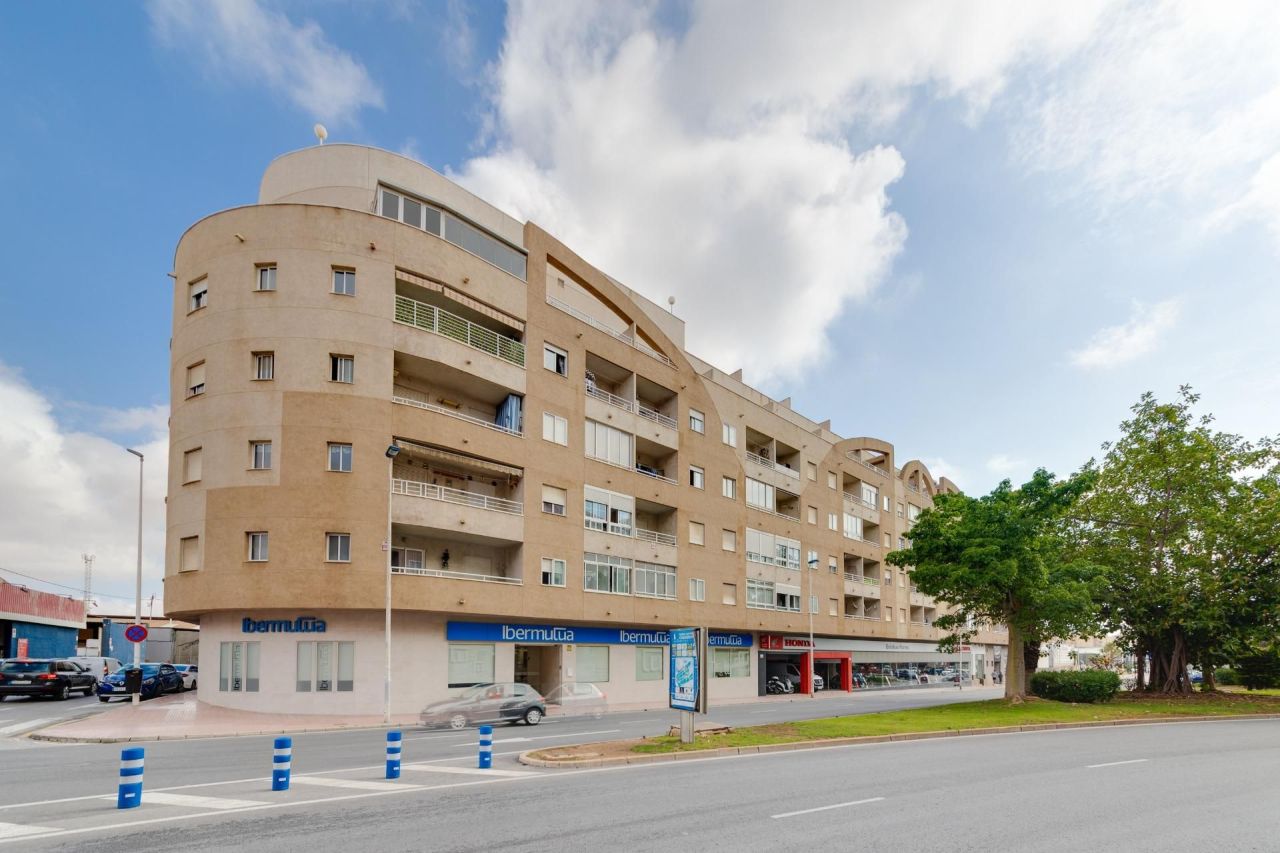 Appartement à Torrevieja, Espagne, 68 m² - image 1