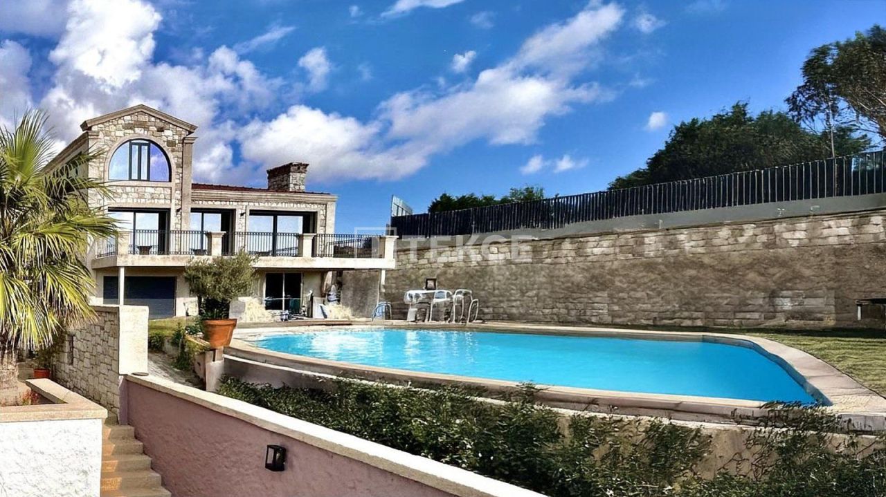 Villa à Cesme, Turquie, 480 m² - image 1