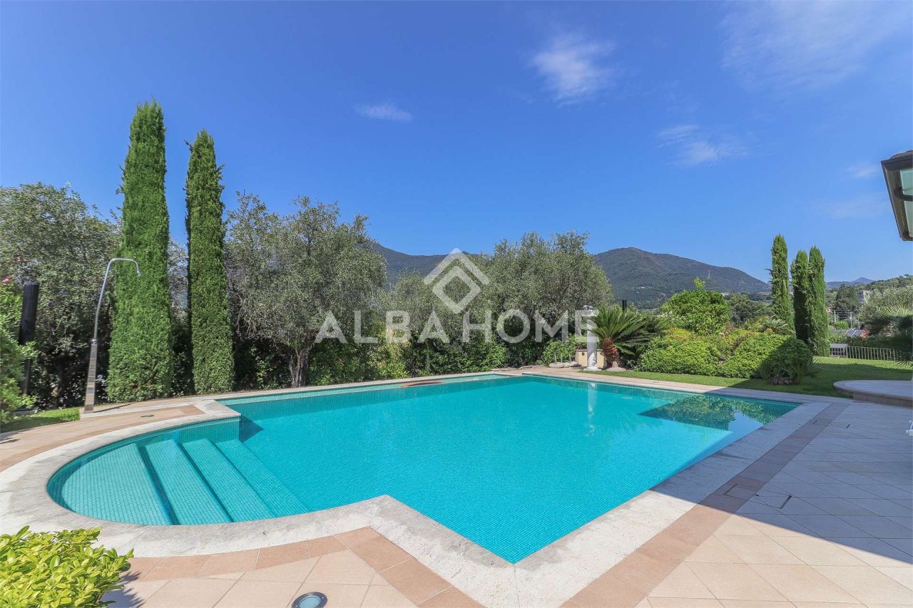 Villa Via Alessandro Manzoni, Italia, 640 m² - imagen 1