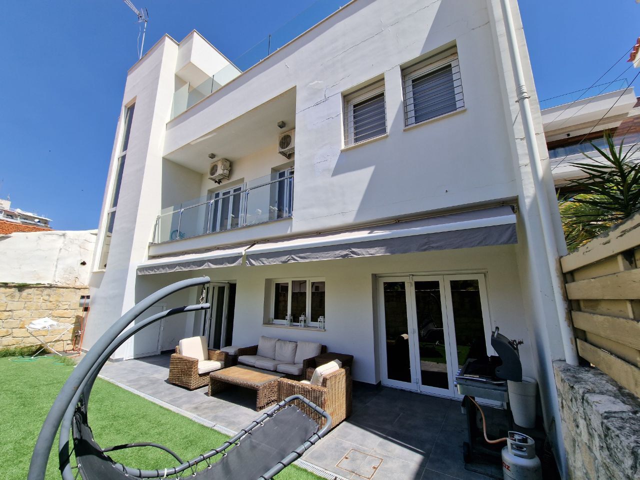 House in Limassol, Cyprus, 350 m² - picture 1