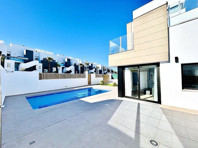 Villa in Guardamar del Segura, Spanien, 180 m² - Foto 1