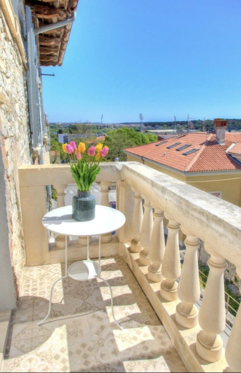 Piso en Pula, Croacia, 90 m² - imagen 1