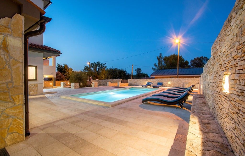 Maison à Premantura, Croatie, 370 m² - image 14